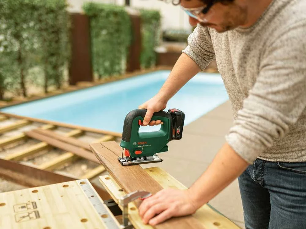 Bosch UniversalSaw 18 be akumuliatoriaus ir kroviklio Akum.siaurapjūklis