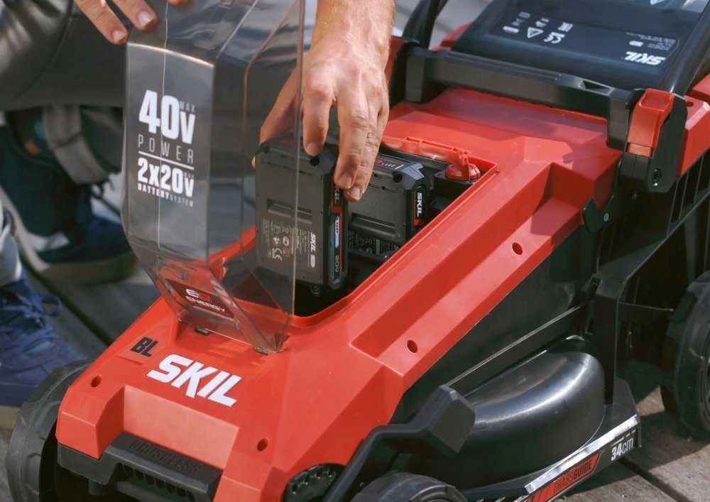 Akumuliatorinė vejapjovė Skil GM1E0130BA