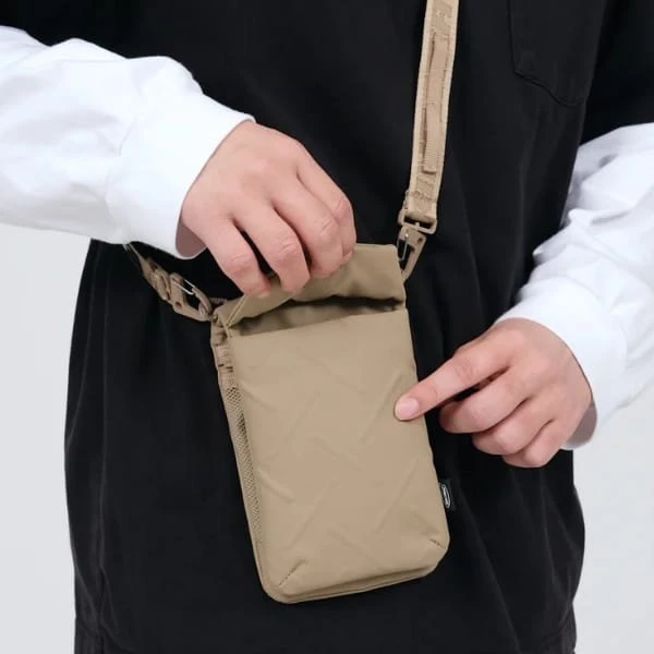 Skinarma Phone Bag Juno khaki