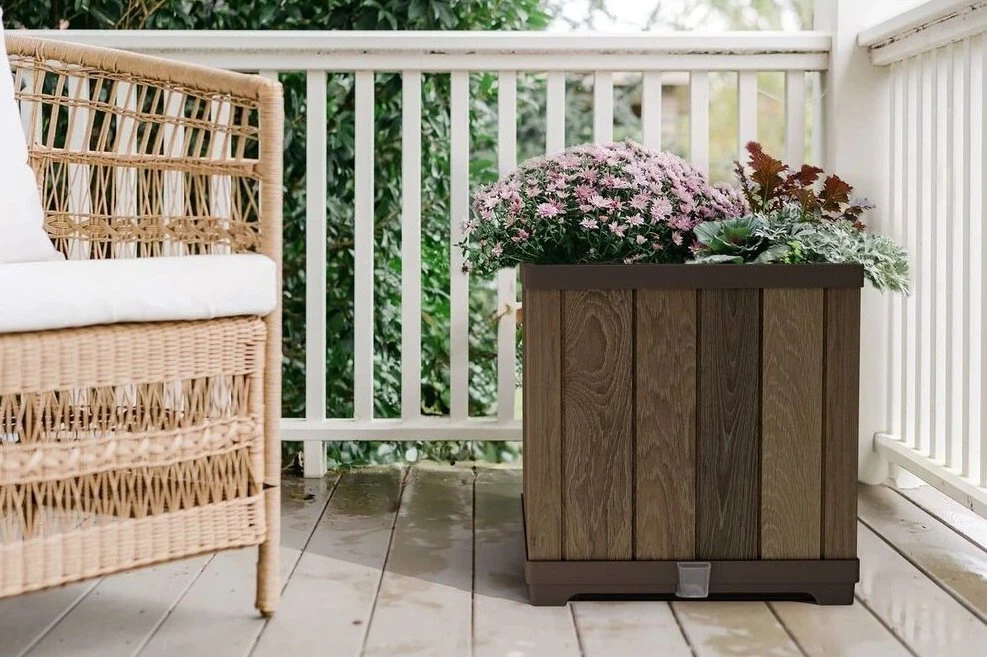KETER 261031 garden planter walnut
