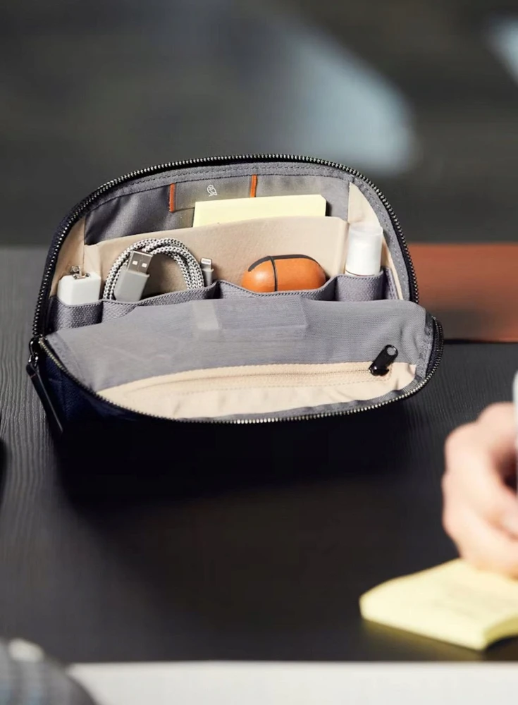 Skrzynkazdrewna „Bellroy Desk Caddy“ – mobiliųjų priedų organizatorius (juodas)