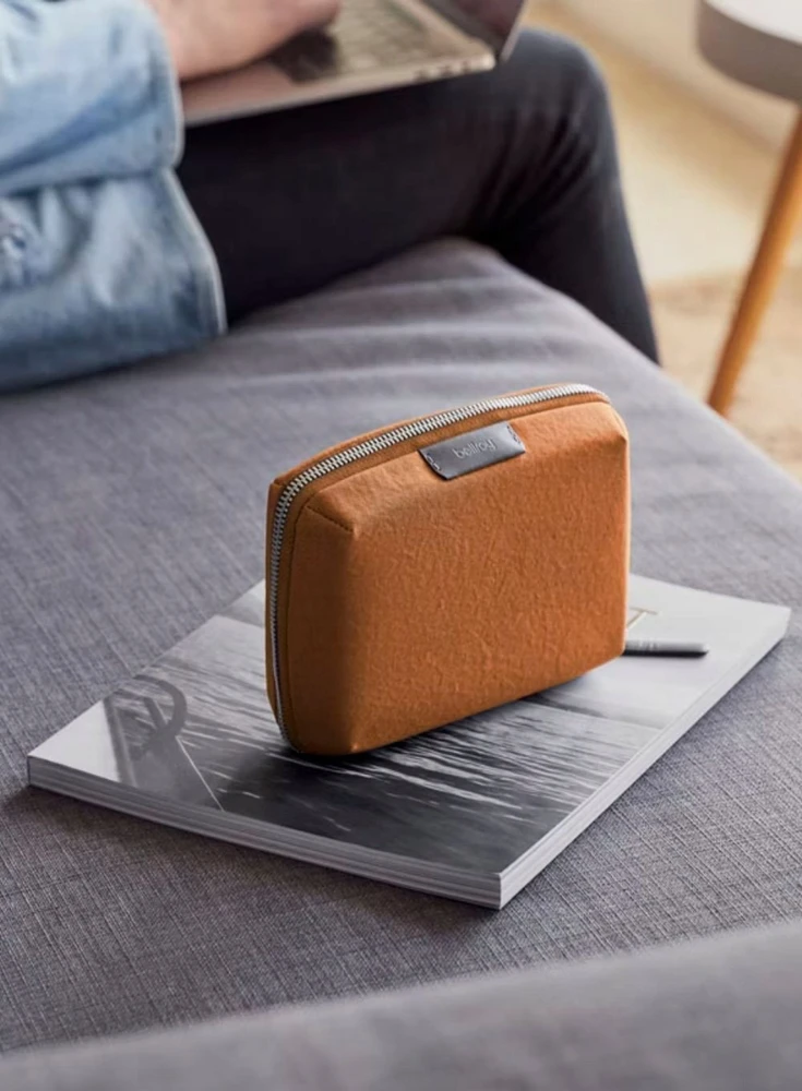 Skrzynkazdrewna „Bellroy Tech Kit Compact“ – mobiliųjų priedų organizatorius (bronzos spalvos)