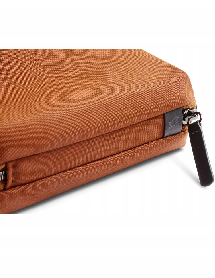 Skrzynkazdrewna „Bellroy Tech Kit Compact“ – mobiliųjų priedų organizatorius (bronzos spalvos)