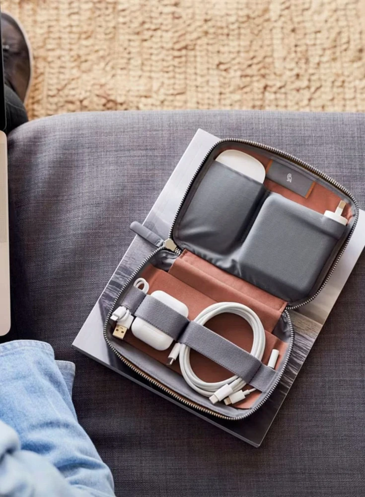Skrzynkazdrewna „Bellroy Tech Kit Compact“ – mobiliųjų priedų organizatorius (bronzos spalvos)