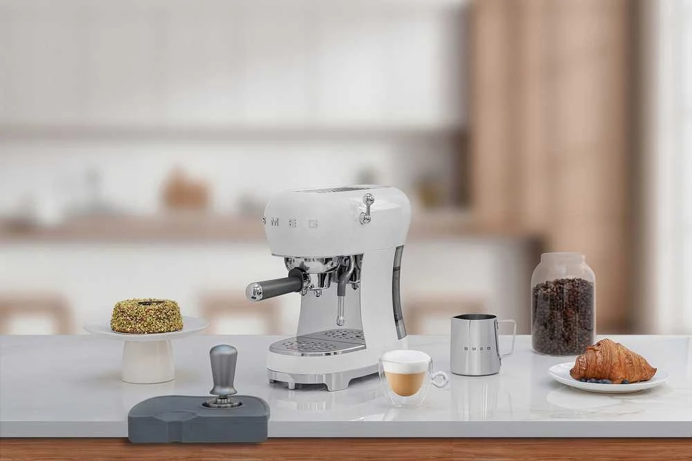 Smeg Espresso rankinis kavos aparatas ECF02WHEU, Baltos spalvos