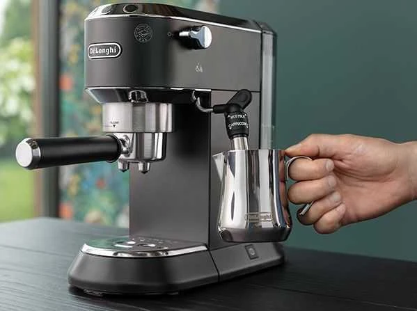 Kavos aparatas DeLonghi Dedica Style EC685.BK, Juodas