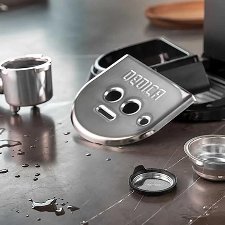Kavos aparatas DeLonghi Dedica Style EC685.BK, Juodas