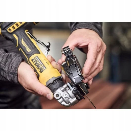DEWALT KAMPINIS ŠLIFUOKLIS 125mm 18V DCG404S2T 2×3,5Ah BL