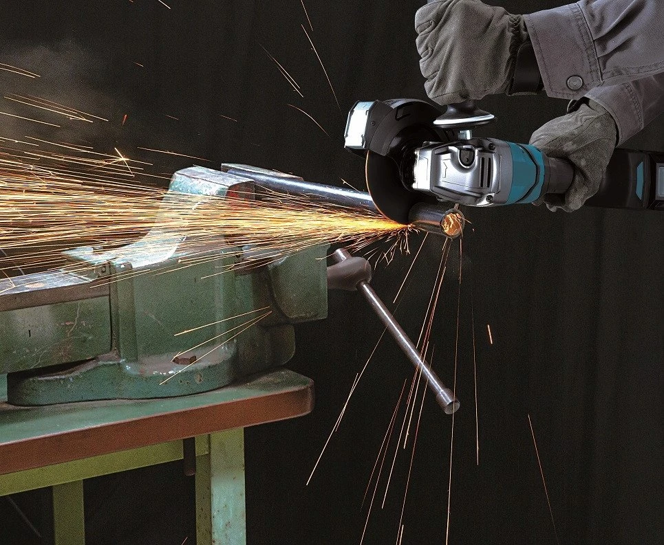 Makita GA050GZ Kampinis šlifuoklis XGT, 125MM, 0-11000RPM; bešepetėlinis variklis; elektrinis stabdys; AFT; Svirtinis jungiklis; "Z" versija - komplektuojamas be akumuliatoriaus ir kroviklio