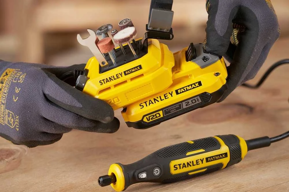 Tiesinis šlifuoklis Stanley SFMCE030B-XJ; 18 V (be akumuliatoriaus ir pakrovėjo)