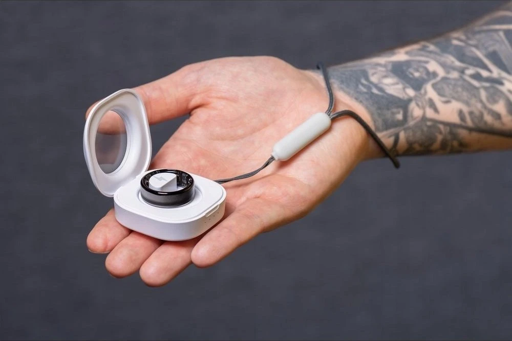 OEM Smart Ring R11M - išmanusis plieno žiedas su įkrovimo dėžute, 8 dydis (18,1 mm), juodas