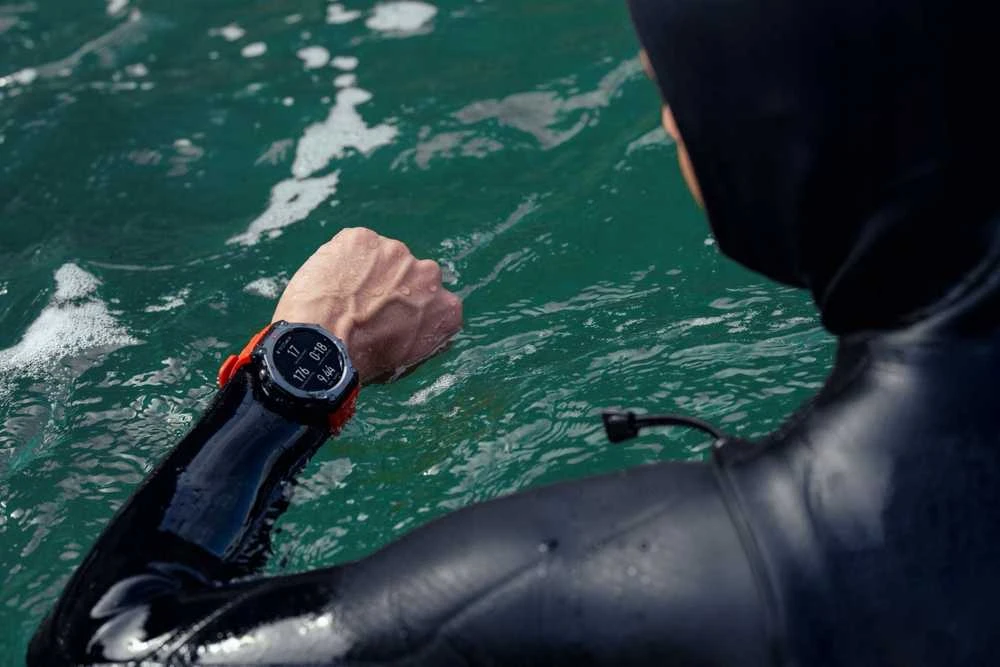 Išmanusis laikrodis Amazfit T-Rex 3, Nerudijančio plieno korpusas su rudos spalvos silikoniniu dirželiu