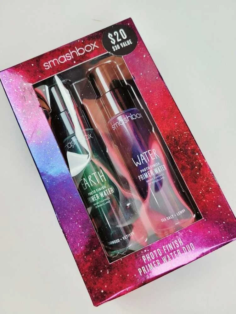 Dviejų spalvų rinkinys, „Smashbox“, „Cosmic Celebration Earth“ – „Vanduo“, skystas makiažo pagrindas, 2 vnt., 30 ml