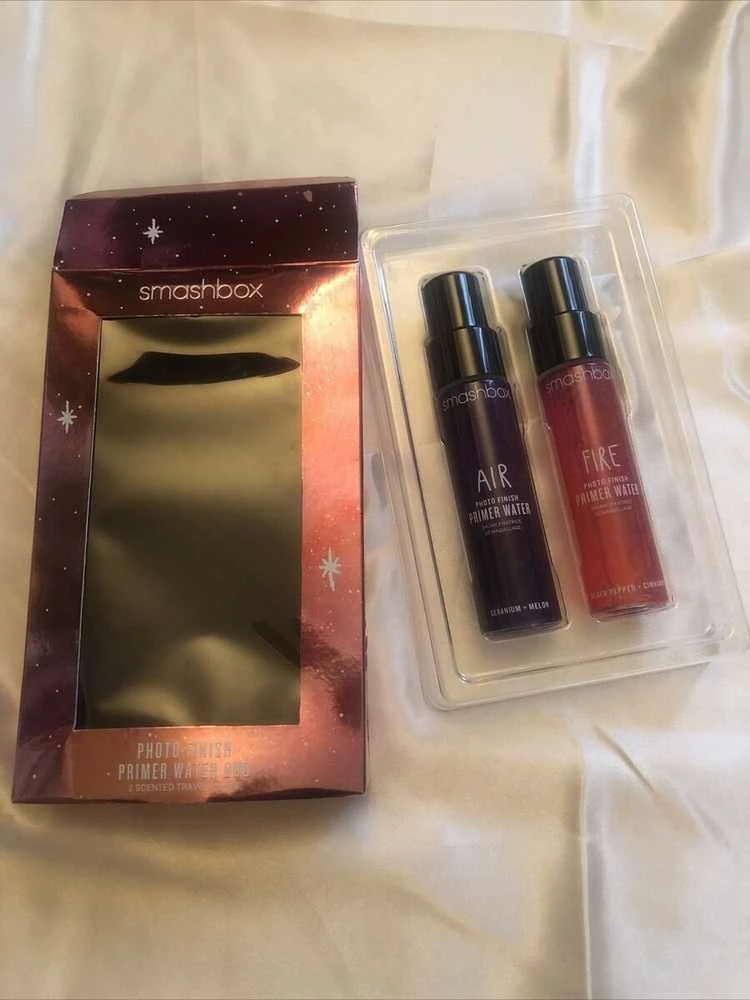 Dviejų spalvų rinkinys, „Smashbox“, „Cosmic Celebration Vanduo Fire - Air“, skystas makiažo pagrindas, 2 vnt., 30 ml