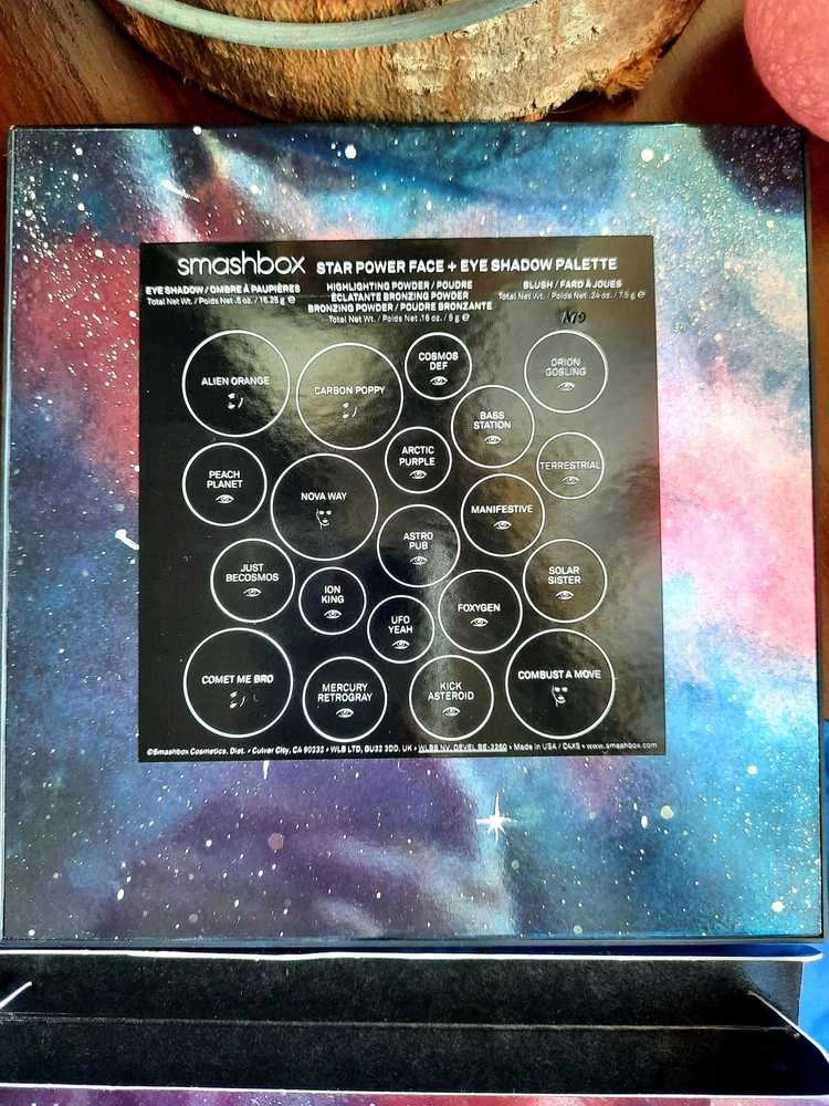 „Smashbox Cosmic Celebration“ gaivios spalvos ir blizgesio veido paletė 7,5 g