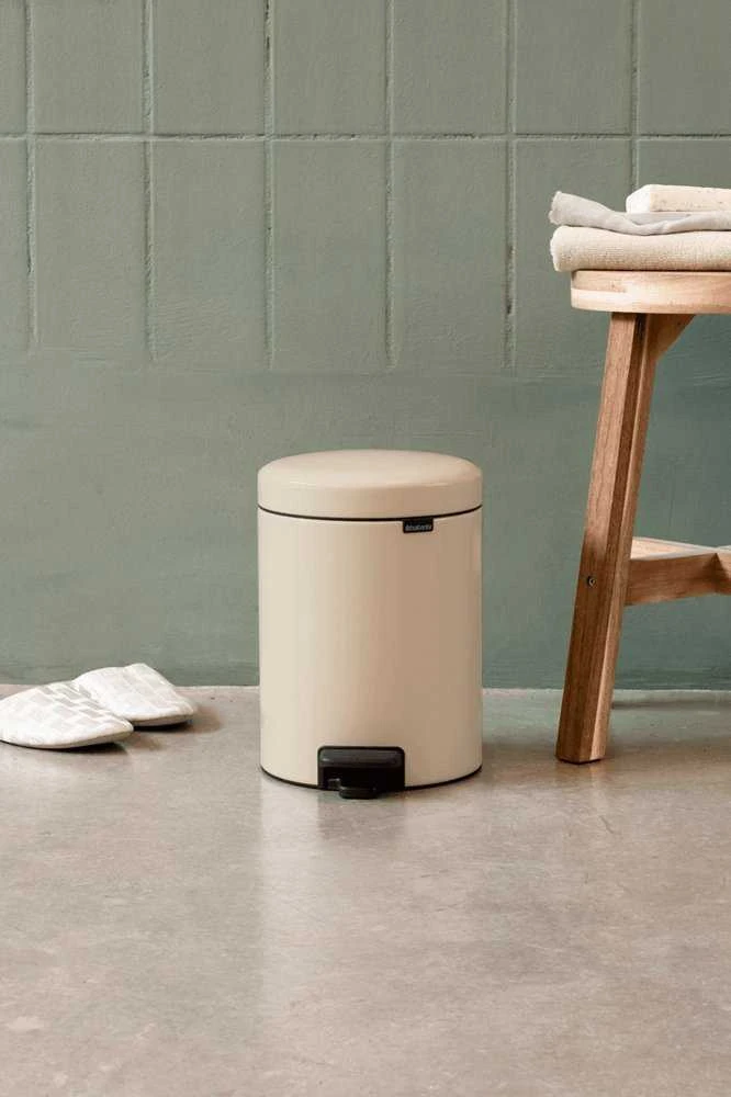 Brabantia Šiukšlių dėžė su pedalu „NewIcon“, 3 l, švelnios smėlio spalvos