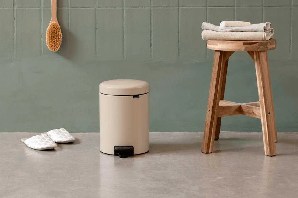 Brabantia Šiukšlių dėžė su pedalu „NewIcon“, 3 l, švelnios smėlio spalvos