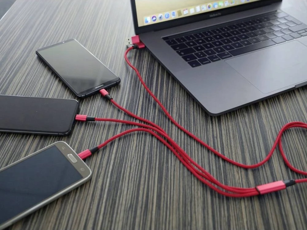 smrter HYDRA ULT RD – Ladekabel USB-A/USB-C –> mikro USB Lightning ir USB-C