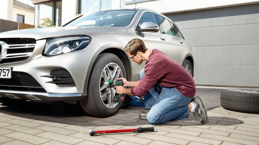 Bosch UniversalImpactDrive18V- -350 Ak.smūg.sukt.be akumuliatoriaus ir kroviklio