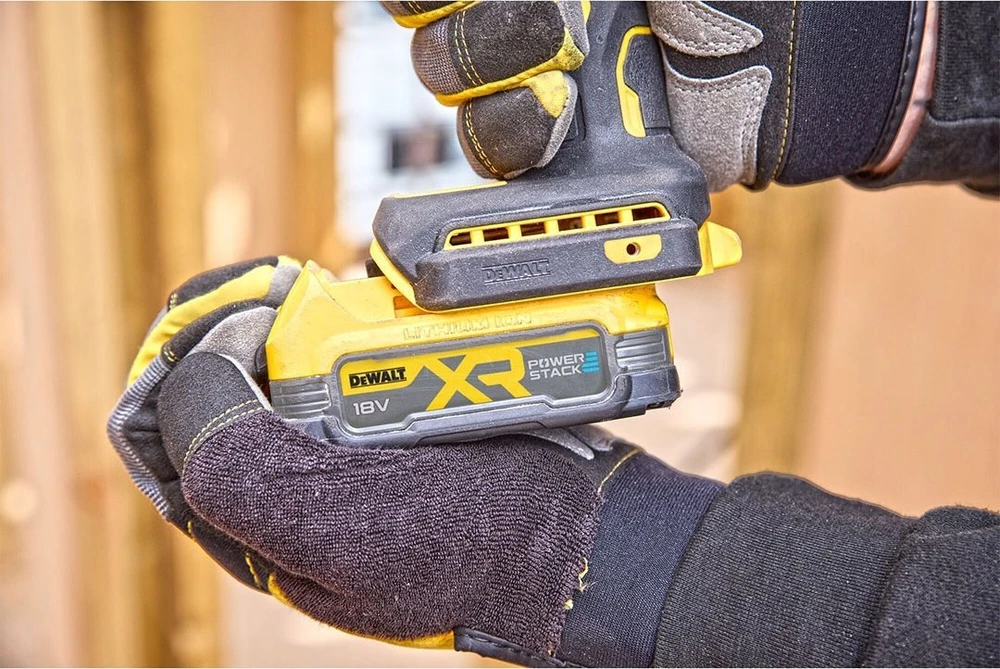 Smūginis veržliasūkis DeWalt DCF870E2T-QW; 18 V; 2x1,7 Ah akum.