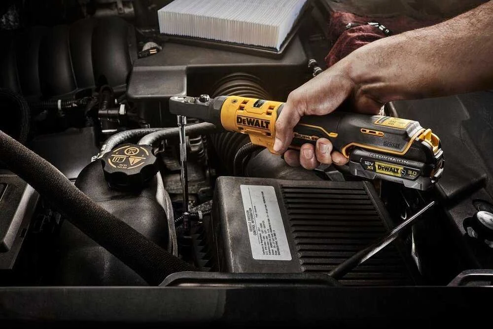 Akumuliatorinė terkšlė DeWalt DCF500L2G-QW; 12 V; 1/4''-3/8''; 75 Nm; 2x3,0 Ah akum.