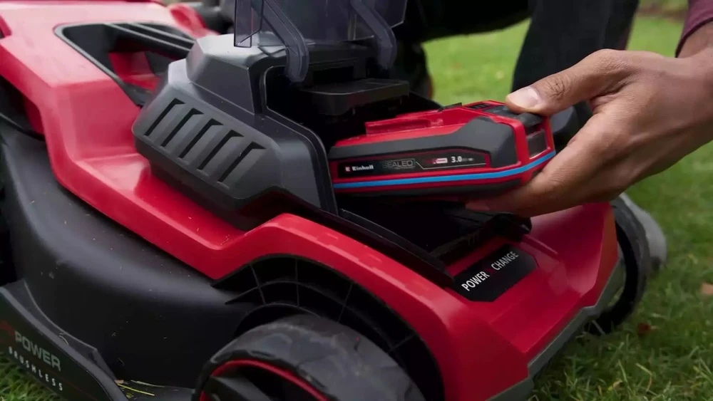 EINHELL AKUMULIATORINĖ VEJAPJOVĖ GE-CM 18/32 C Li BL-SOLO