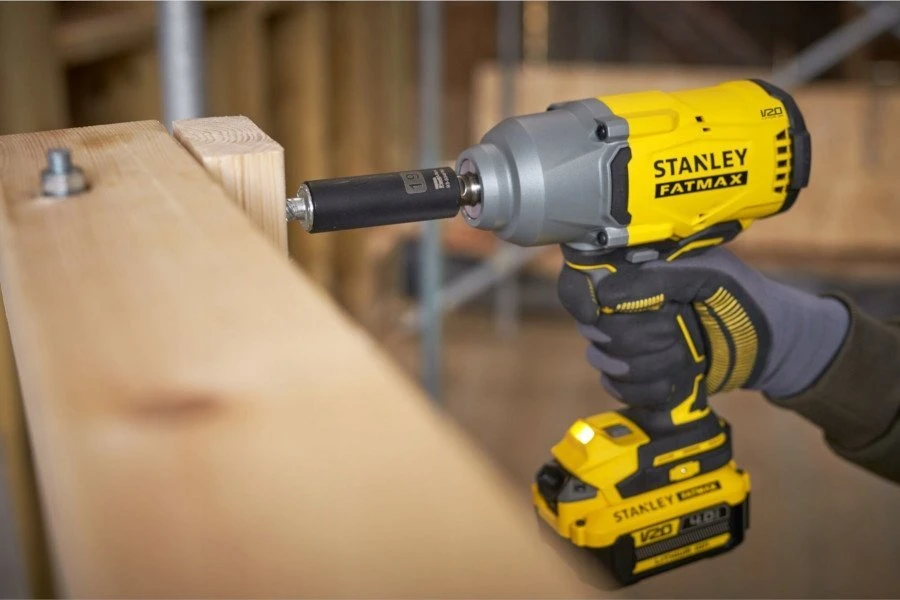 Stanley V20 SFMCF940M1 smūginis veržliaraktis, 949 Nm, 1x4,0 Ah