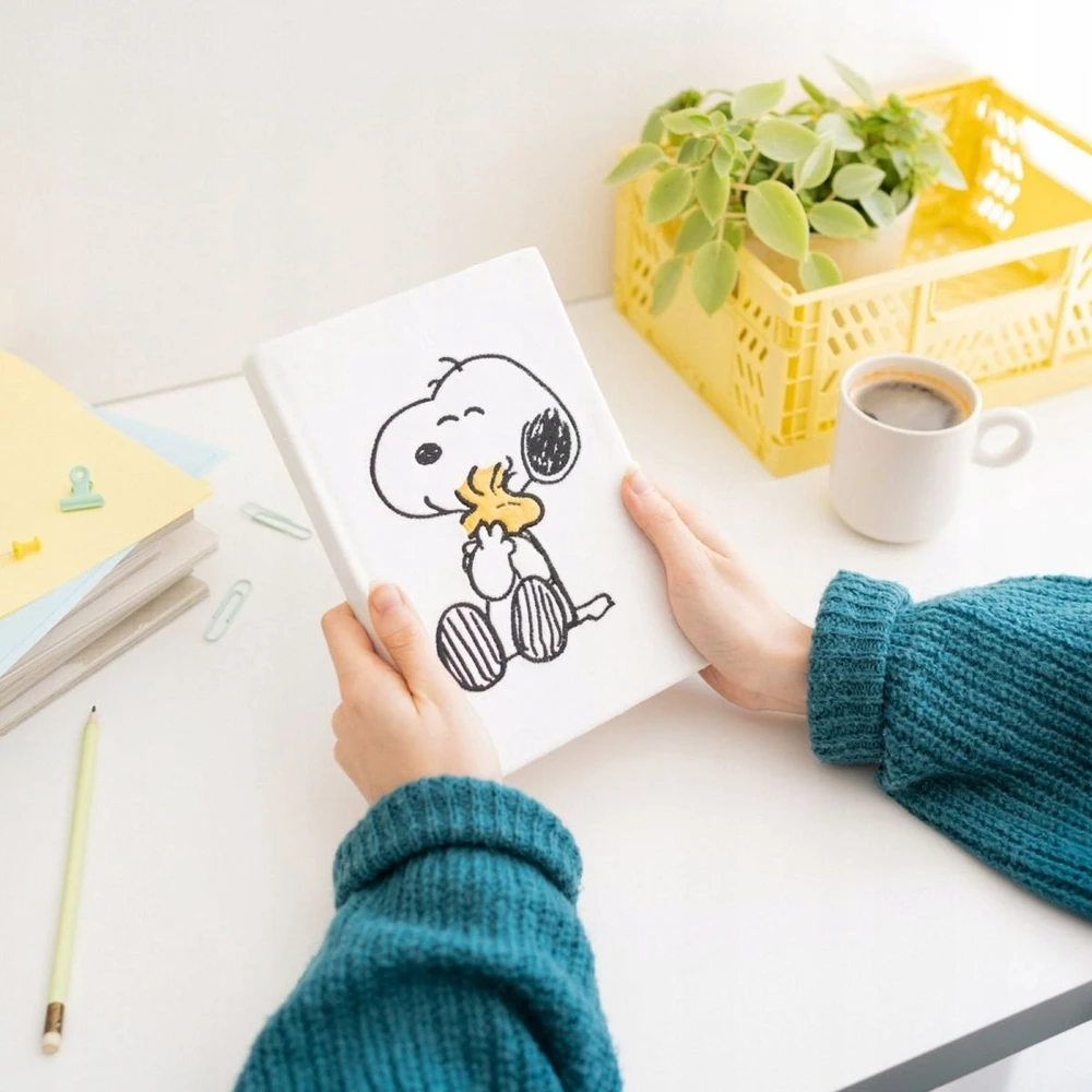 Snoopy - pliušinis užrašų knygelė / užrašinė A5 iš „Lazy Days“ kolekcijos
