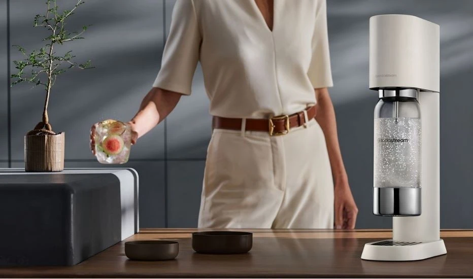 Gazuotų gėrimų gaminimo aparatas SodaStream Enso, smėlio spalvos