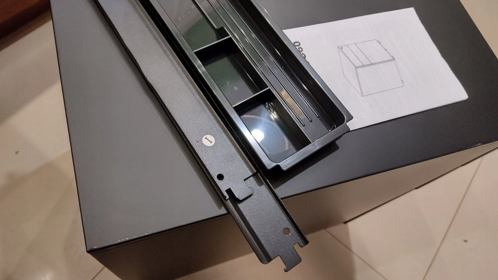 Songmics nešiojama dokumentų spinta su 3 stalčiais, užrakinamas plieno cokolis su bėgeliais dokumentams pakabinti, pilnai surinktas