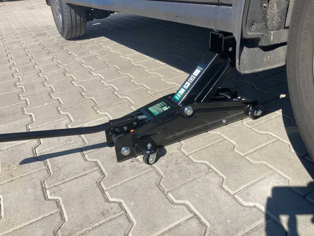ROCKFORCE domkratas po automobiliu