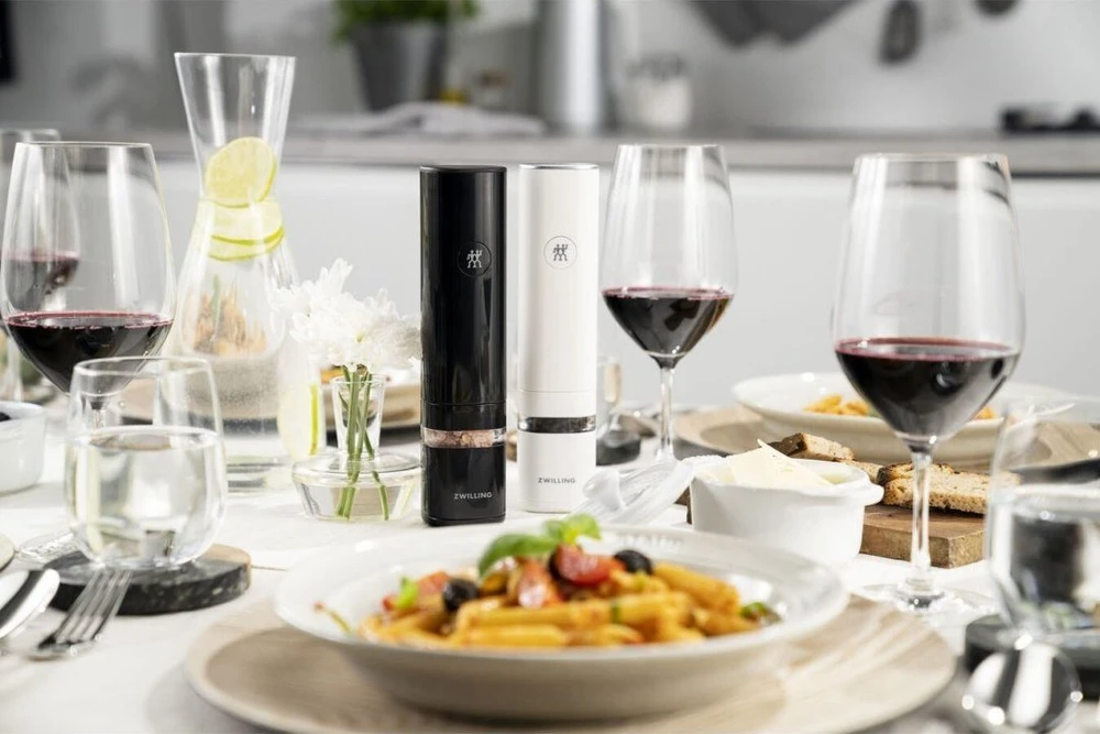 ZWILLING ENFINIGY Elektrinis druskos ir pipirų malūnėlių rinkinys, 2 vnt.