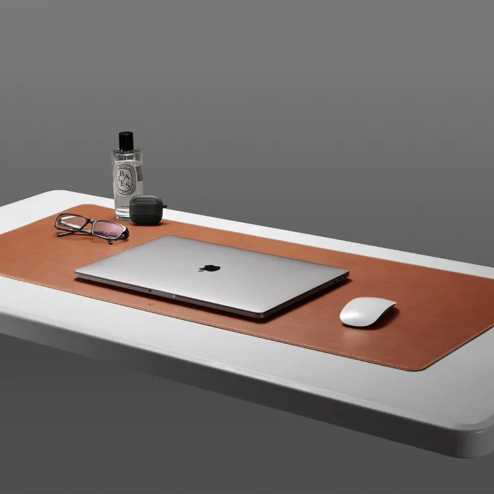 Spigen LD302 stalo kilimėlis, rudas