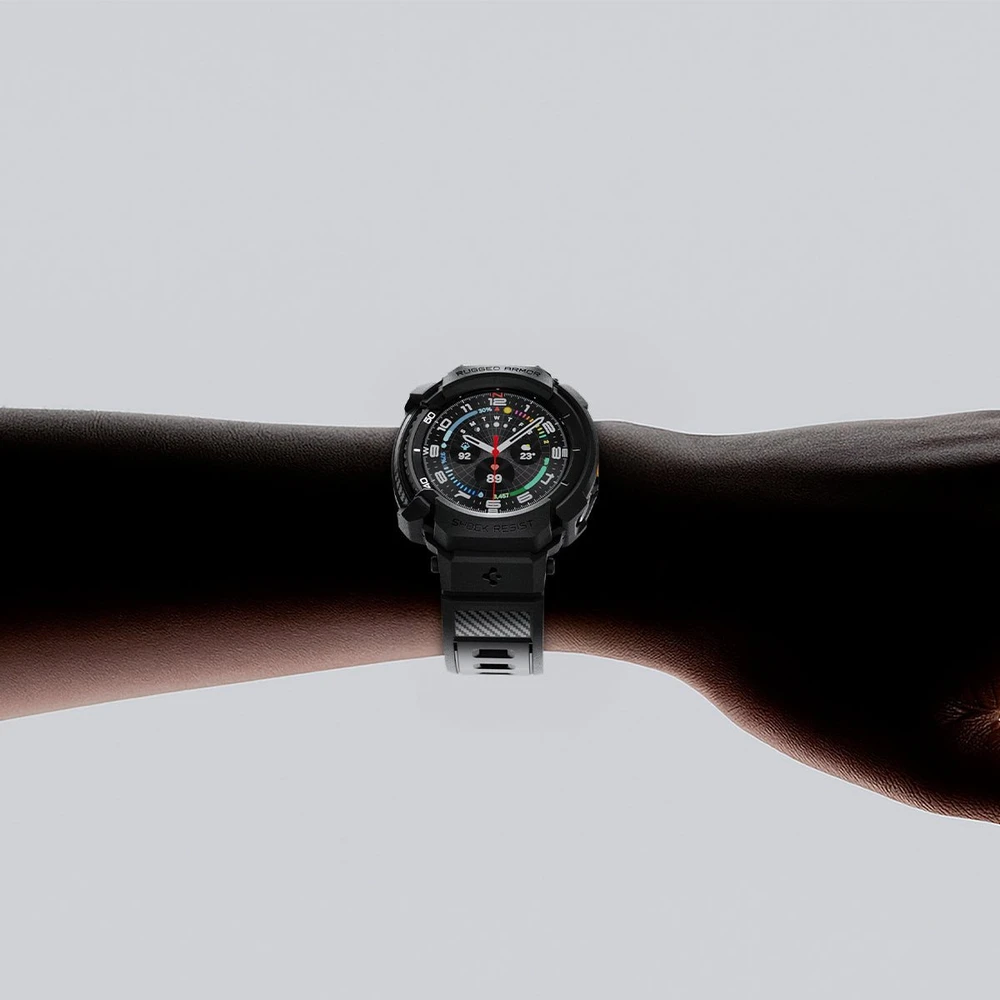 „Spigen Rugged Armor Pro“, matinis juodas - „Galaxy Watch 8 Classic“ (46 mm)