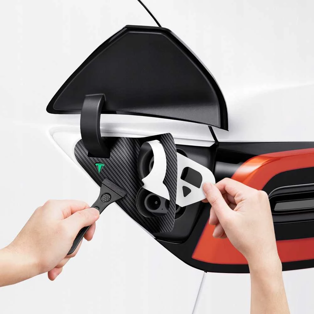 Spigen Tesla apsauginė plėvelė ir apklijavimo rinkinys įkrovimo lizdui (ES), anglies raštas - Tesla Model Y/3