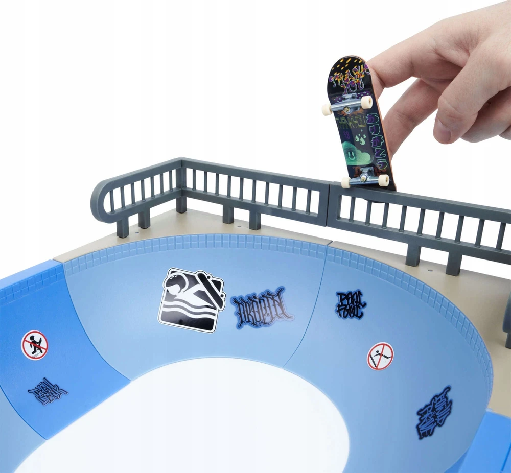 Spin Master „Tech Deck“ grifų komplektas „Daewon FC88A Bowl Ramp“ + riedlenčių priedai