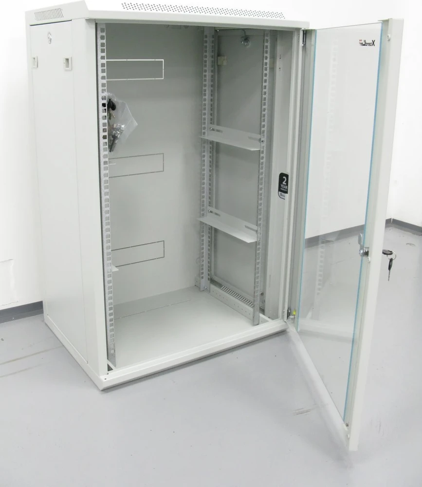 XtendLan 19" sieninė spinta 22U 600x600, keliamoji galia 60 kg, stiklinės dūminės durys, virintos, pilkos spalvos