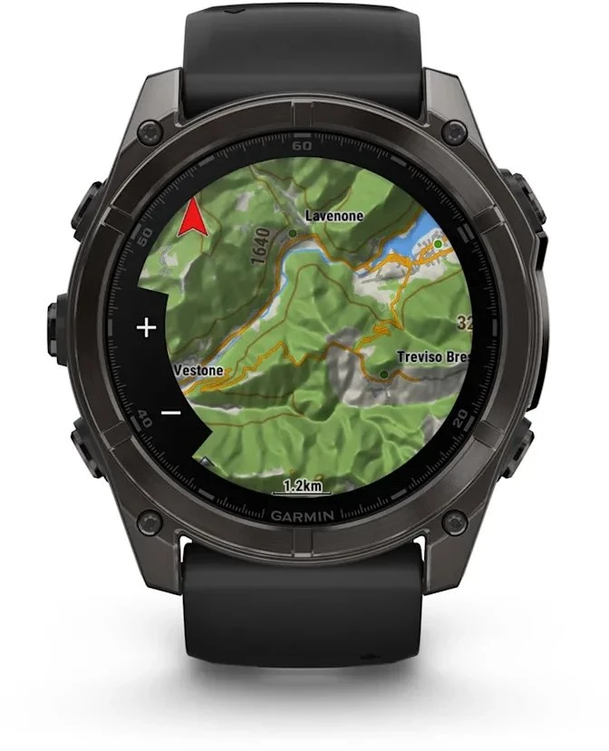 Išmanusis laikrodis Garmin Fenix 8  - 51 mm, AMOLED Sapphire, Anglies pilkumo DLC su juodos / pilkos akmenukų spalvos silikoniniu dirželiu