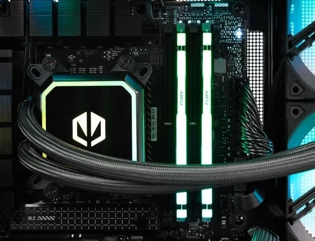 Ultimate R770 [M13] Ryzen 7 | RTX 5070 | 64GB | 2TB