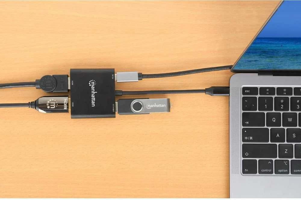 Manhattan USB-C adapteris su prijungtais prietaisais