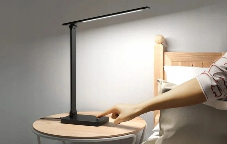 LEPRO 310002 Desk Lamp, 750 lm (Juodas)