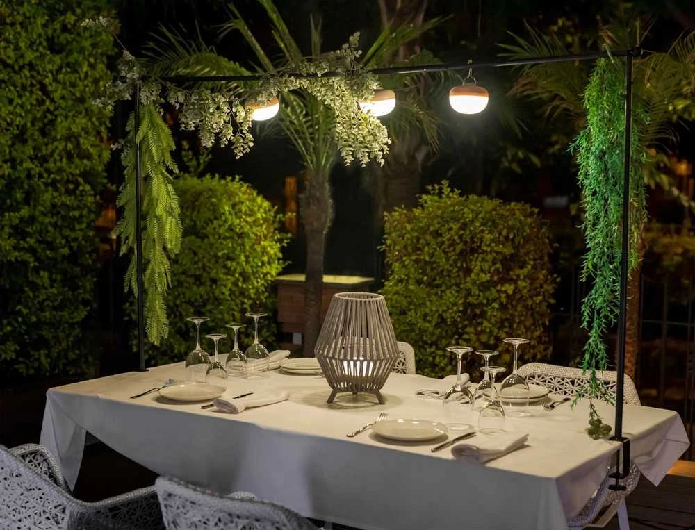 NewGarden Stalinis šviestuvas „New Garden“ su vyšnių lempute, smėlio spalvos, 9W