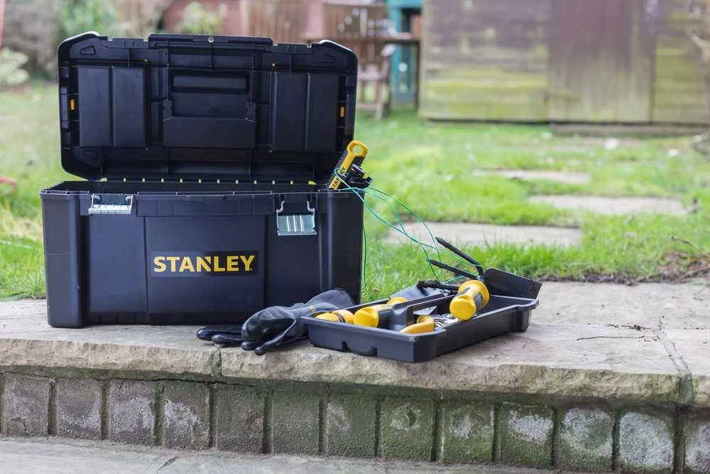 Įrankių dėžė Stanley 19" Essential su metaliniais užraktais STST1-75521