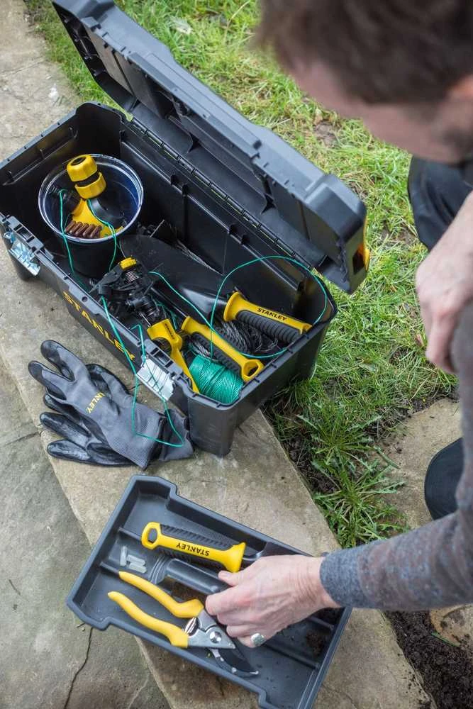 Įrankių dėžė Stanley 19" Essential su metaliniais užraktais STST1-75521