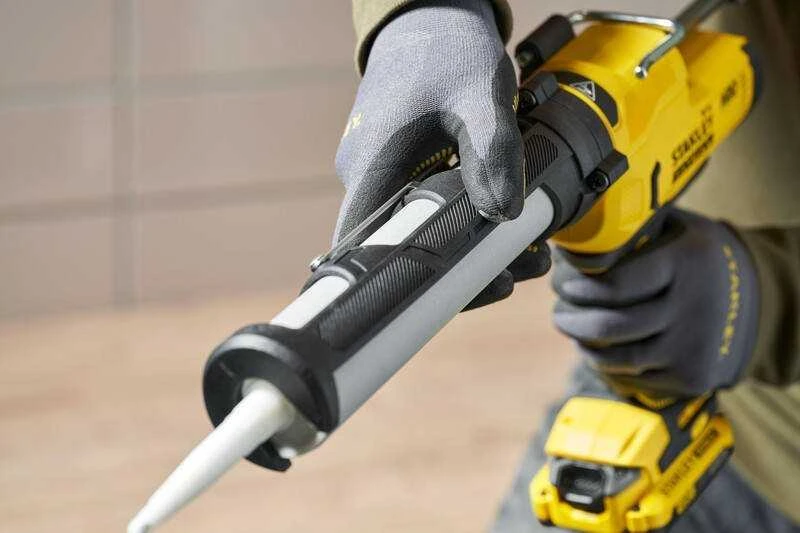Akumuliatorinis Silikono pistoletas Stanley SFMCE600B-XJ; 20V