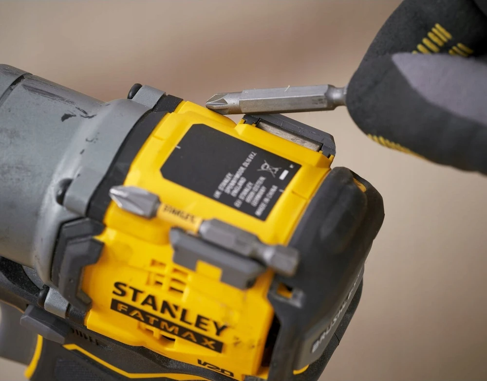 2 × 2,0 Ah SFMCF830D2K STANLEY smūginis veržliasukis