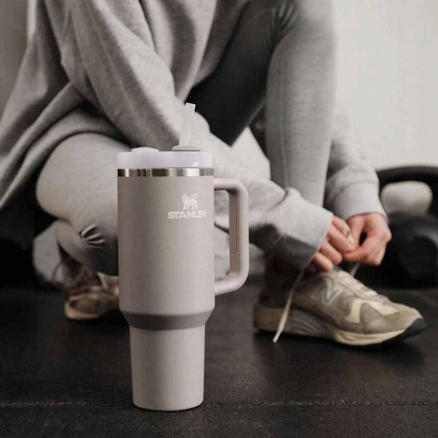 Gertuvė Stanley Quencher H2.O FlowState Tumbler 1.2L - pelenų spalvos