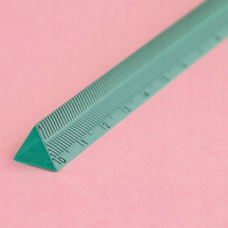 Plastikinė trikampė liniuotė 15 cm Milan 60 vnt