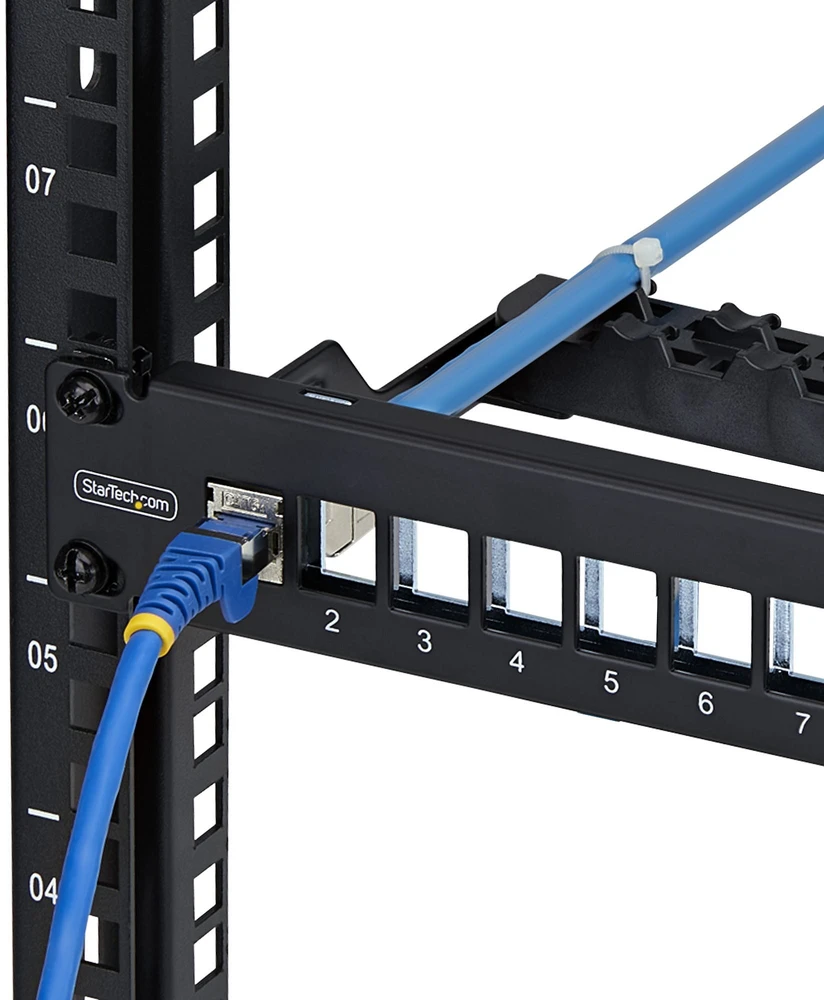 StarTech .COM 24 prievadų 1U tuščias Keystone prievadų skydas su kabelių tvarkymo juosta, stovo tvirtinimo prievadų skydas RJ45 STP eterneto tinklui (C6PANELSTP241U)