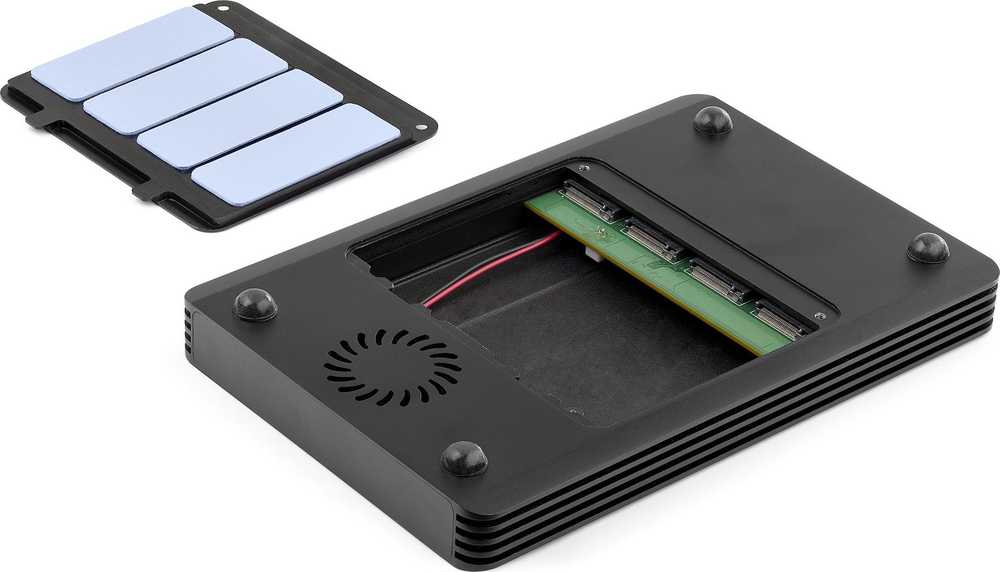 „StarTech M2E4BTB3/4X“ M.2 PCIE į TB3 korpusas